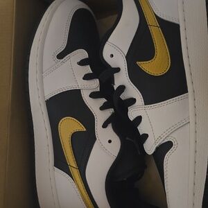 Youth 5.5 Air Jordan 1 LOW